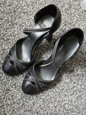 Mossimo Leather Pumps